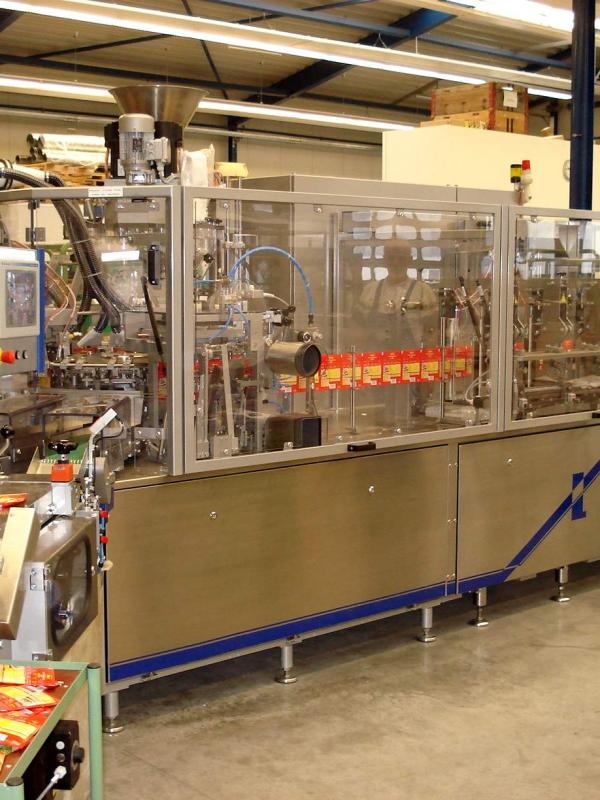 Fill and seal Machine